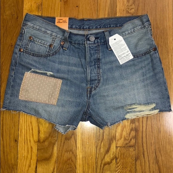 Levi’s 3” inseam denim shorts - Picture 2 of 8
